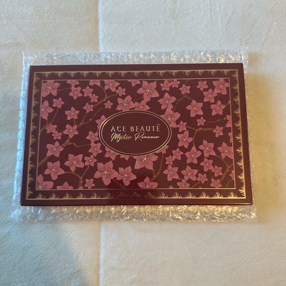 Ace Beautē Mystic Romance Eyeshadow Palette